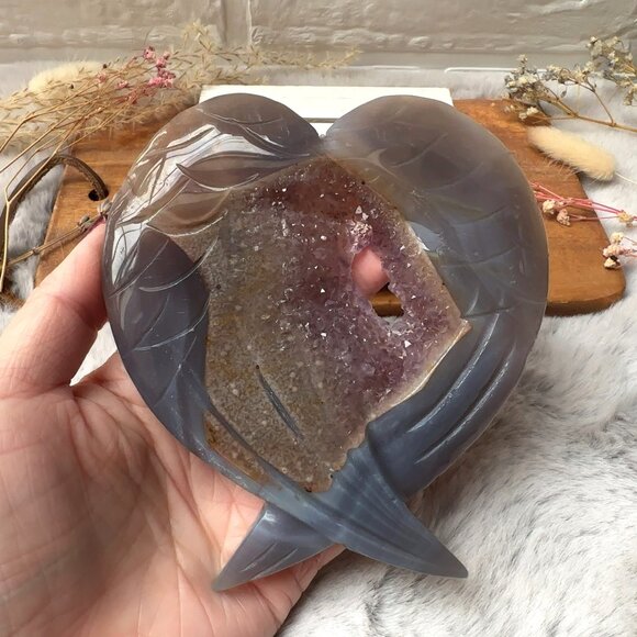 Gorgeous Amethyst with Agate Angel Wings Carving - Picture 2 of 10